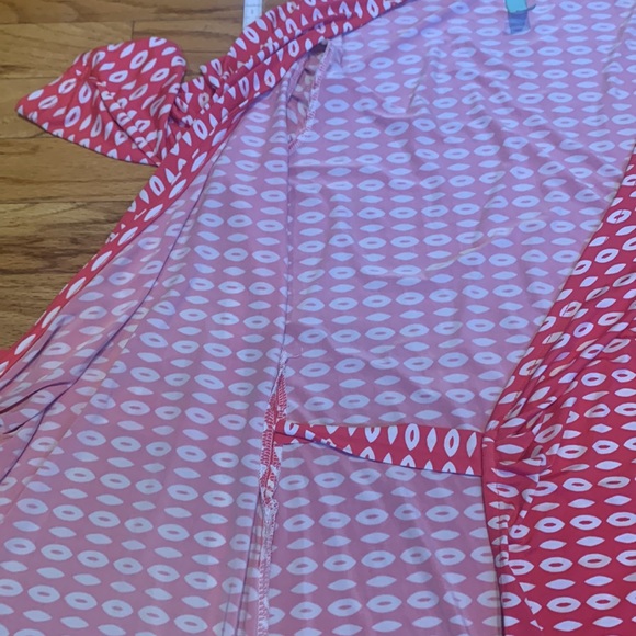 Graphic design wrap dress - pink and white - Picture 3 of 9